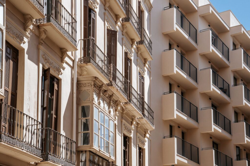 SEO local en Málaga: caso de una cadena con 2 tiendas en la misma ciudad 8 Fachadas del centro de Málaga con balcones: caso de SEO local en Málaga